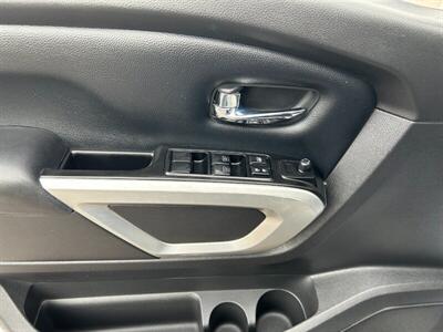 2017 Nissan Titan SV  Crew Cab - Photo 9 - Mesa, AZ 85201