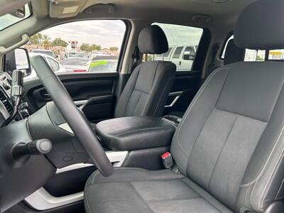 2017 Nissan Titan SV  Crew Cab - Photo 8 - Mesa, AZ 85201