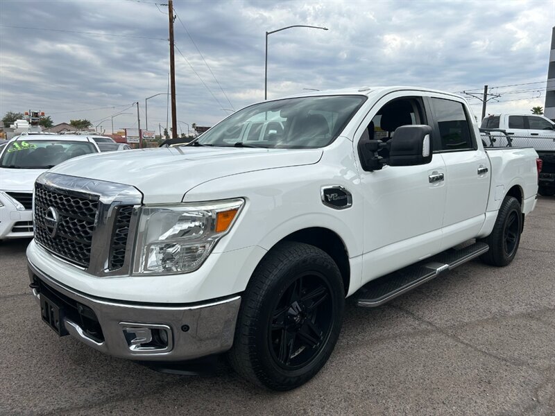 2017 Nissan Titan SV  Crew Cab