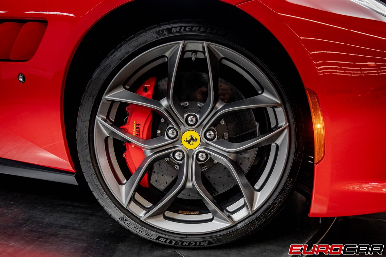 2019 Ferrari GTC4Lusso  *CARBON FIBER STEERING WHEEL * IMMACULATE CONDITION* - Photo 35 - Costa Mesa, CA 92626