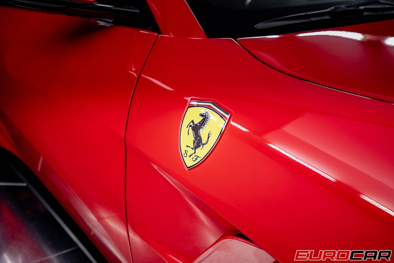 2019 Ferrari GTC4Lusso  *CARBON FIBER STEERING WHEEL * IMMACULATE CONDITION* - Photo 31 - Costa Mesa, CA 92626