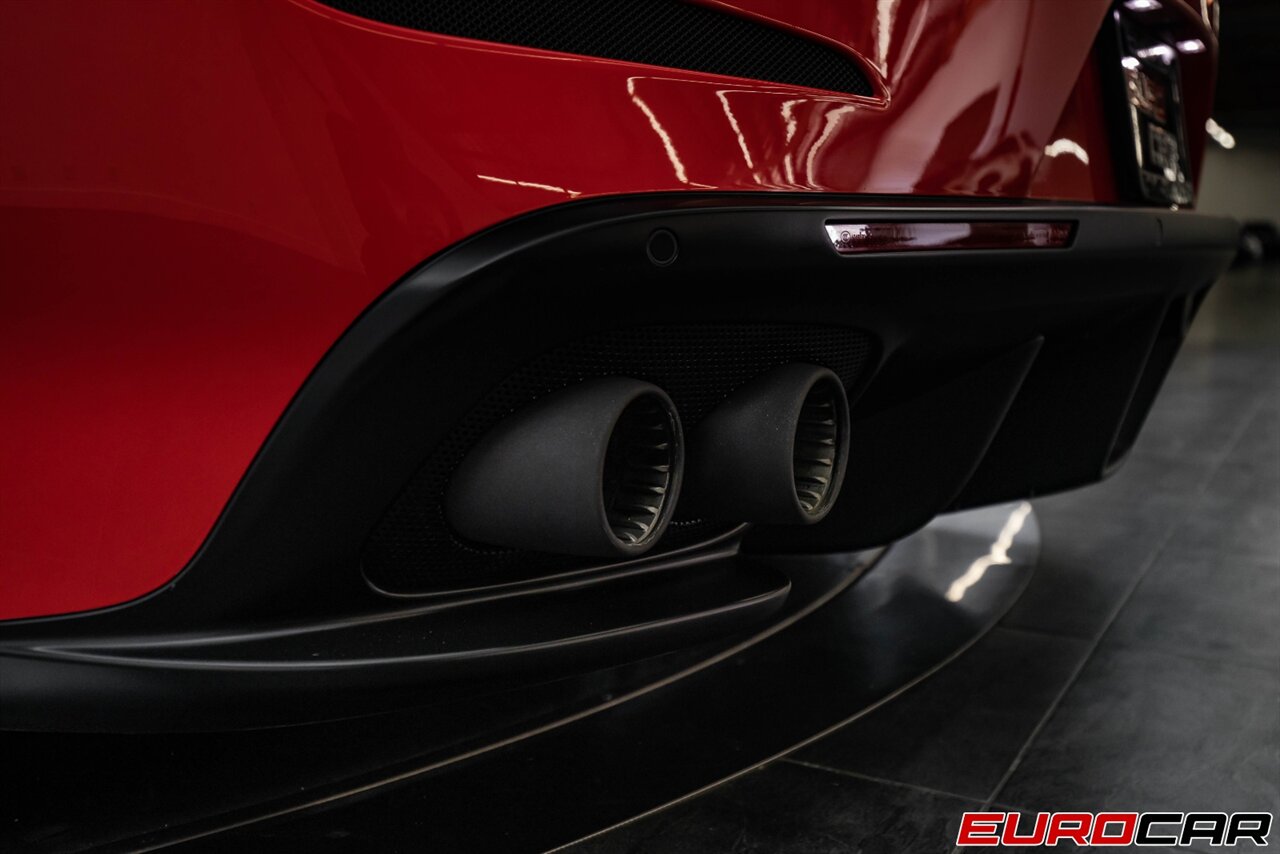 2019 Ferrari GTC4Lusso  *CARBON FIBER STEERING WHEEL * IMMACULATE CONDITION* - Photo 28 - Costa Mesa, CA 92626