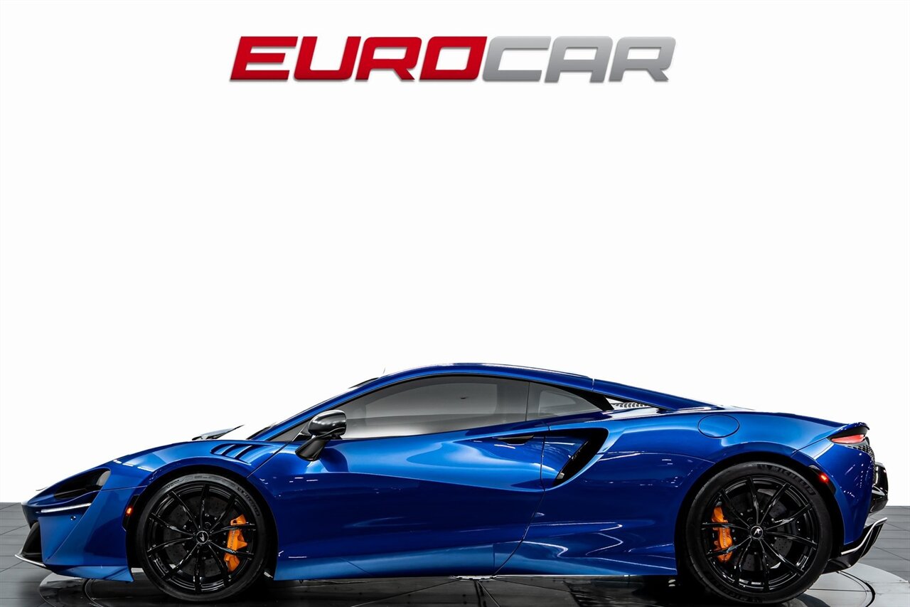 2023 McLaren Artura - Photo 2 - Costa Mesa, CA 92626