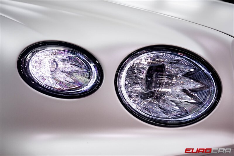 2023 Bentley Bentayga Azure V8 photo