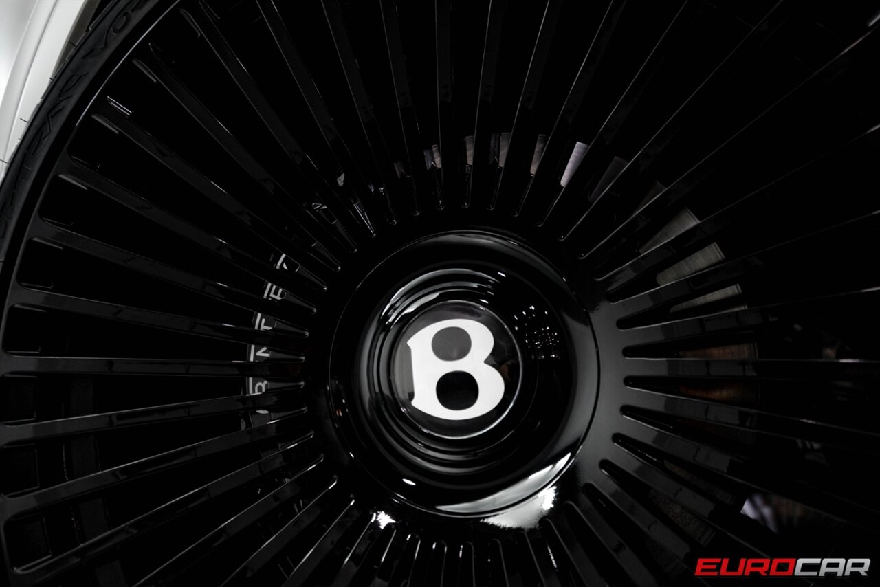 2023 Bentley Bentayga Azure V8  *FORGIATO WHEELS * CARBON FIBER INTERIOR* - Photo 39 - Costa Mesa, CA 92626