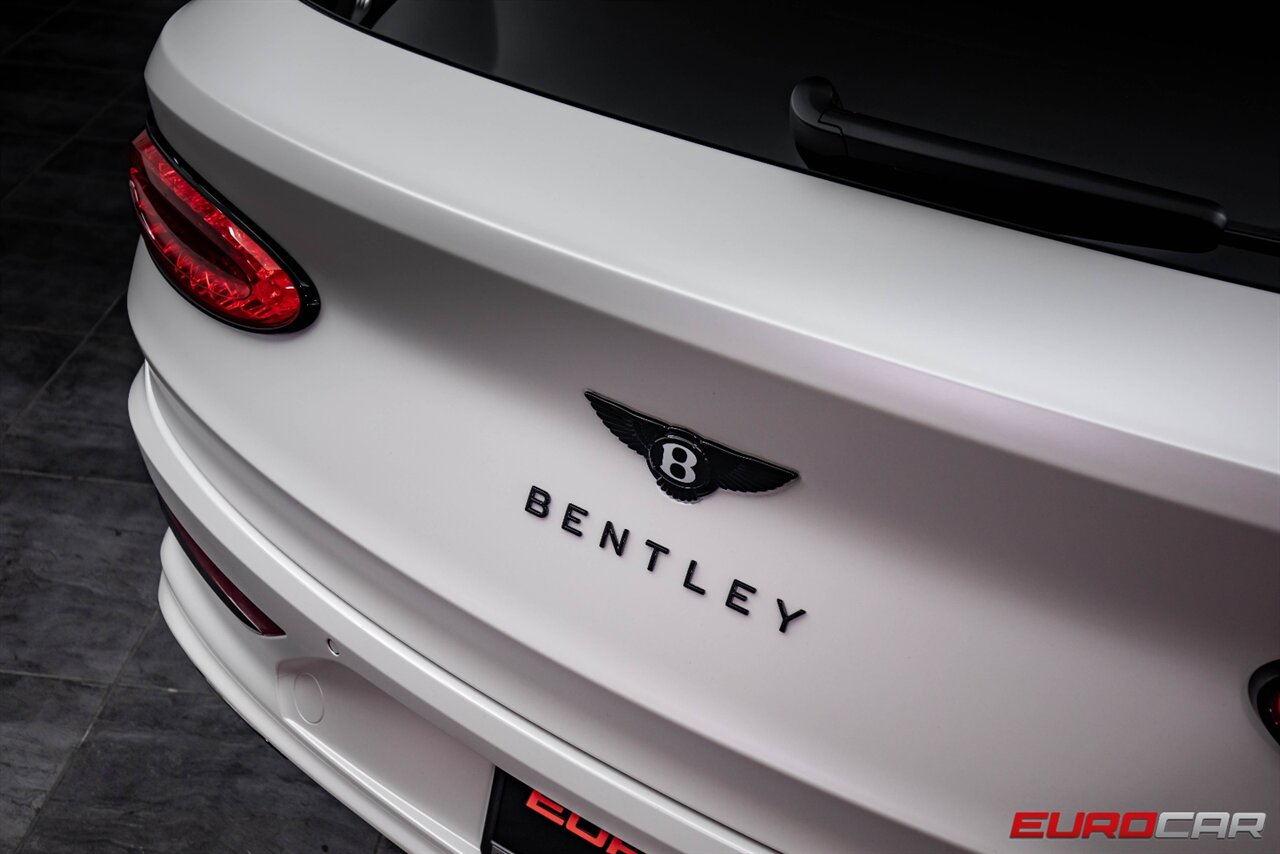 2023 Bentley Bentayga Azure V8  *FORGIATO WHEELS * CARBON FIBER INTERIOR* - Photo 29 - Costa Mesa, CA 92626