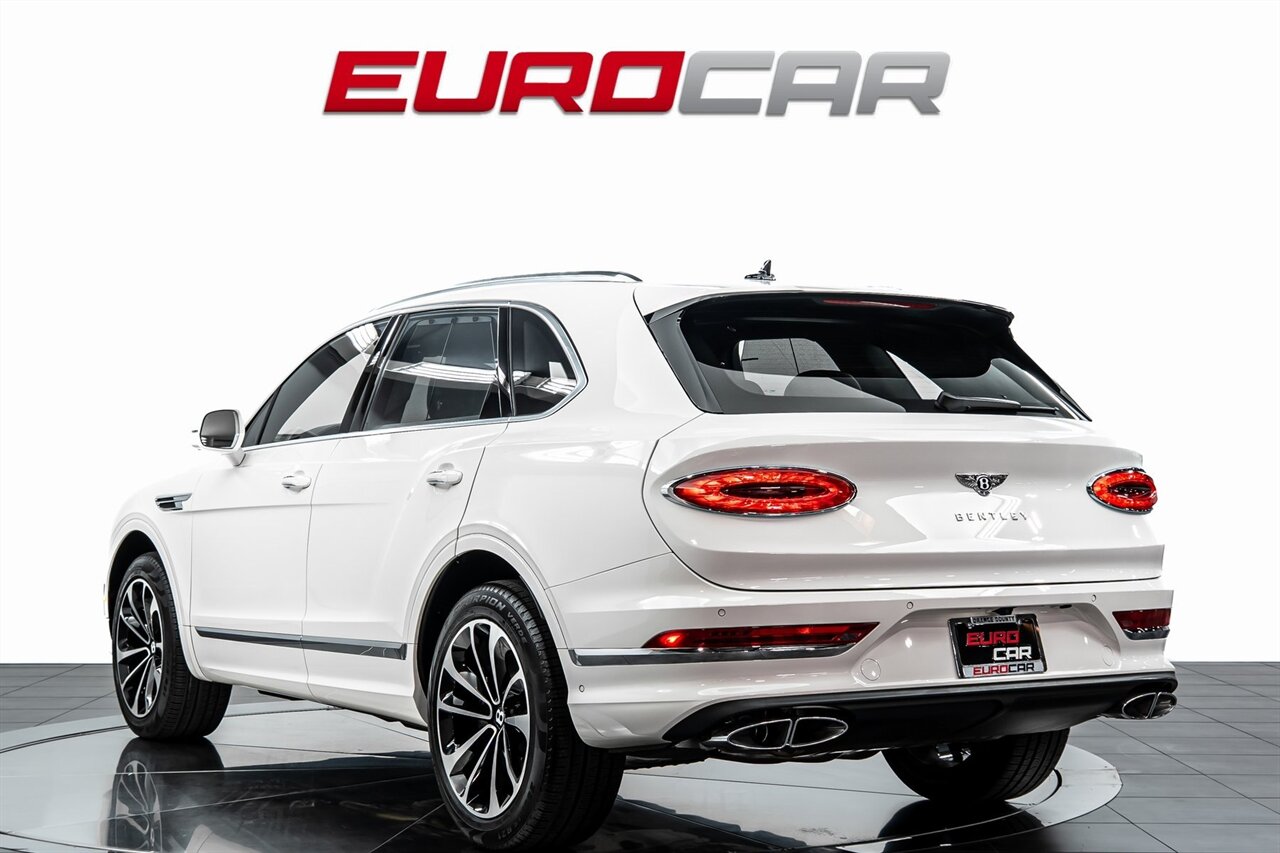 2023 Bentley Bentayga *FRONT SEAT COMFORT SPEC* - Photo 3 - Costa Mesa, CA 92626