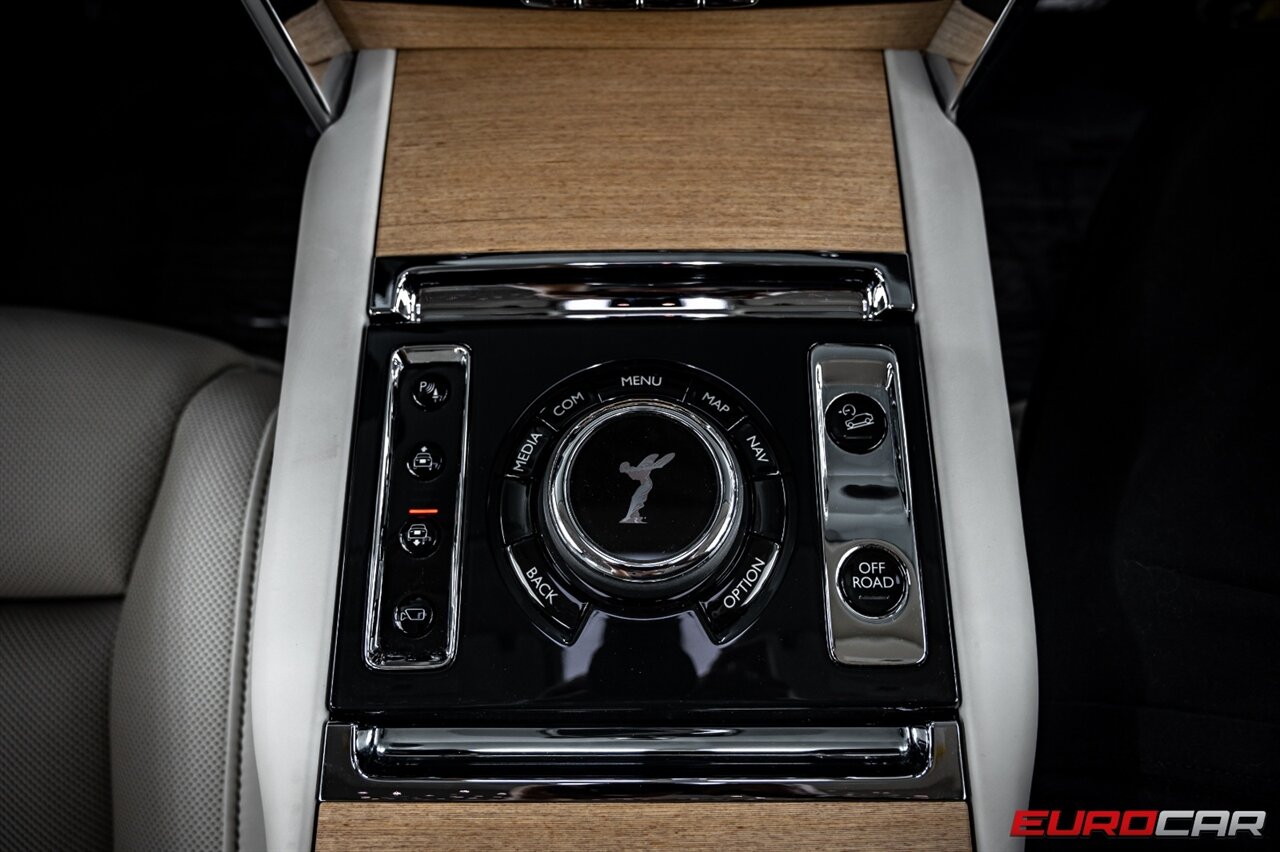 2023 Rolls-Royce Cullinan  *STARLIGHT HEADLINER *26 " WHEELS* - Photo 32 - Costa Mesa, CA 92626