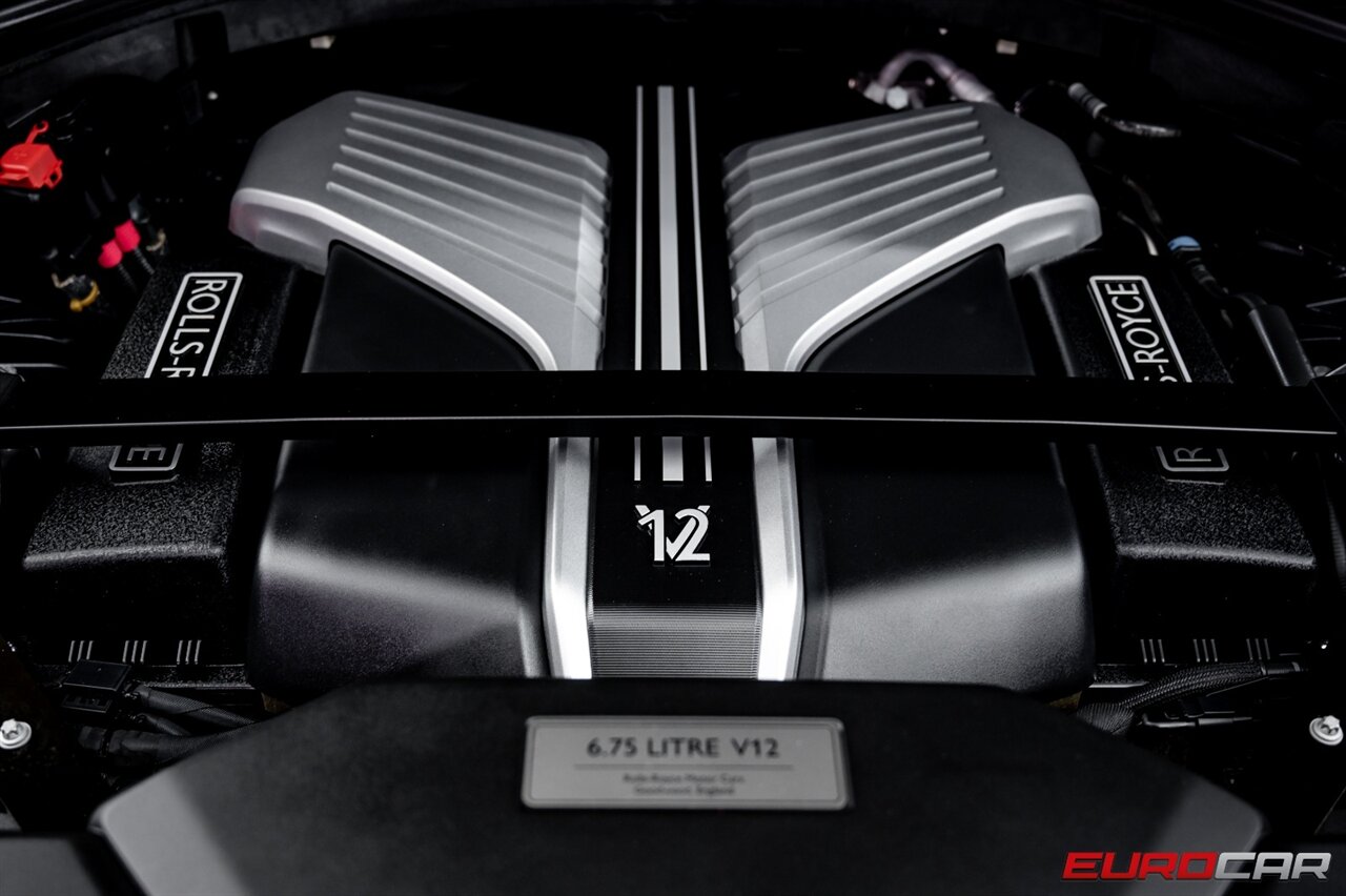 2023 Rolls-Royce Cullinan  *STARLIGHT HEADLINER *26 " WHEELS* - Photo 8 - Costa Mesa, CA 92626