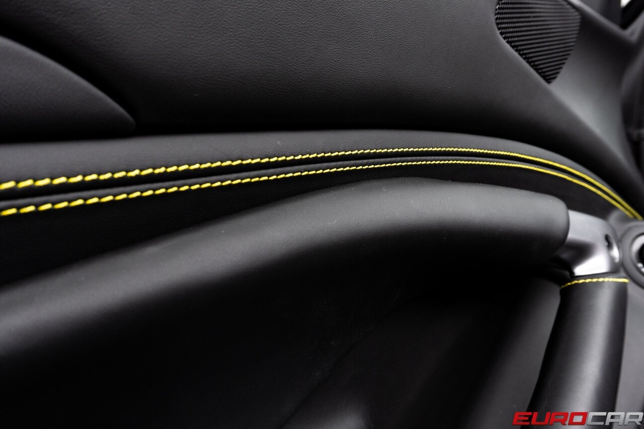 2022 Ferrari F8  *SUSPENSION LIFTER * HUGE CARBON FIBER OPTIONS* - Photo 21 - Costa Mesa, CA 92626