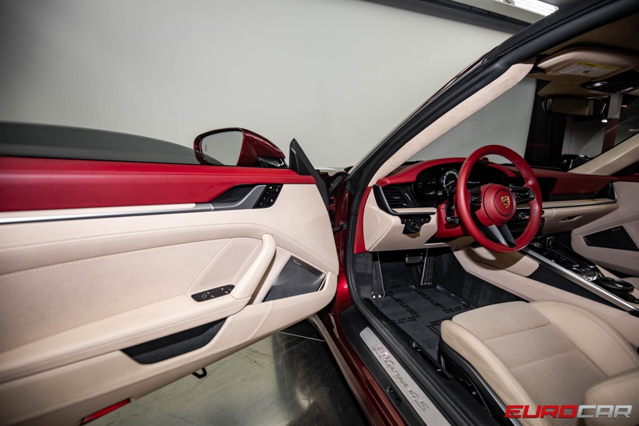 2021 Porsche 911 Targa 4S Heritage De  Edition *FRONT AXLE LIFT SYSTEM * SPORT EXAHUST * HUGE OPTION LIST* - Photo 18 - Costa Mesa, CA 92626