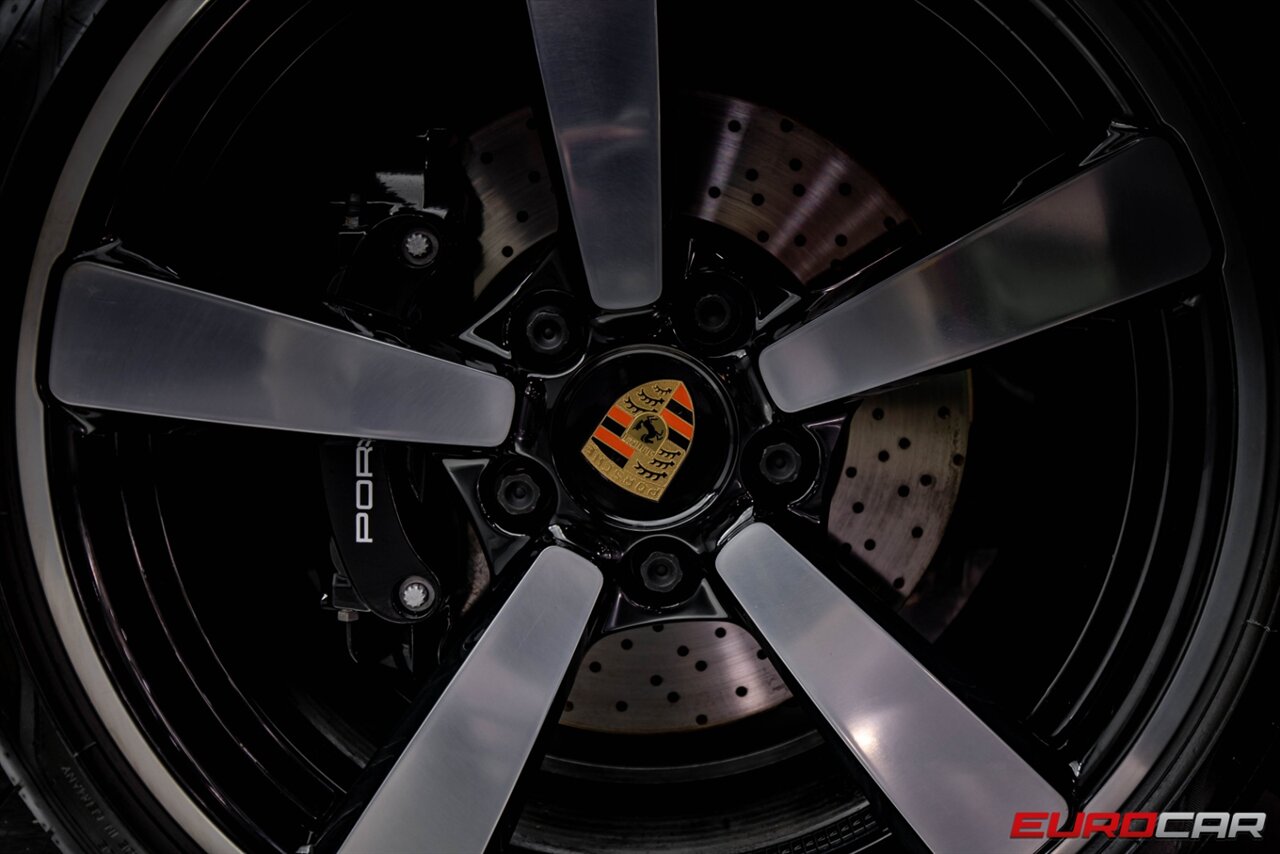 2021 Porsche 911 Targa 4S Heritage De  Edition *FRONT AXLE LIFT SYSTEM * SPORT EXAHUST * HUGE OPTION LIST* - Photo 36 - Costa Mesa, CA 92626