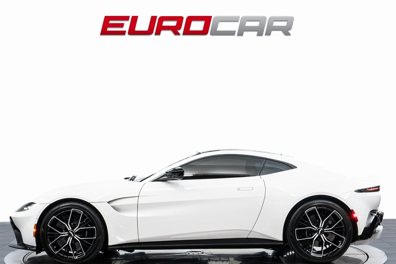 2022 Aston Martin Vantage  *TWO-TONE INTERIOR * CARBON INTERIOR * ONLY 2,200 PAMPERED MILES* - Photo 2 - Costa Mesa, CA 92626