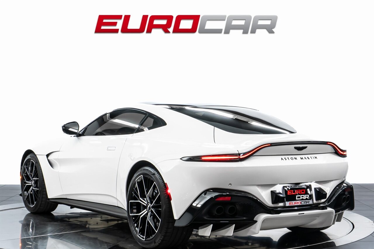 2022 Aston Martin Vantage  *TWO-TONE INTERIOR * CARBON INTERIOR * ONLY 2,200 PAMPERED MILES* - Photo 3 - Costa Mesa, CA 92626