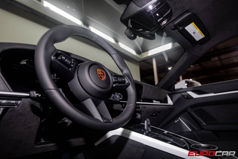 2024 Porsche 911 Dakar photo