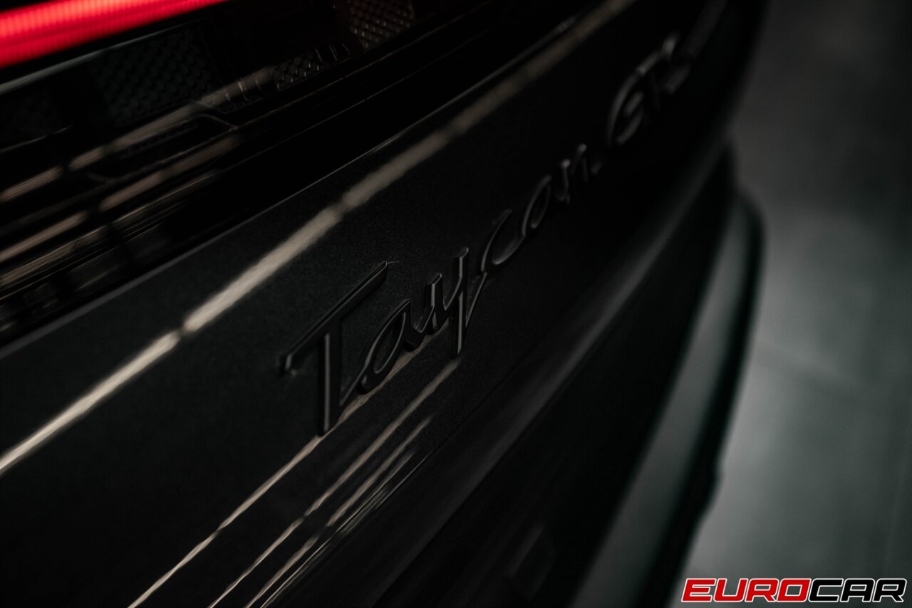 2022 Porsche Taycan GTS  *HIGHLY OPTIONED * $148,390 MSRP* - Photo 30 - Costa Mesa, CA 92626