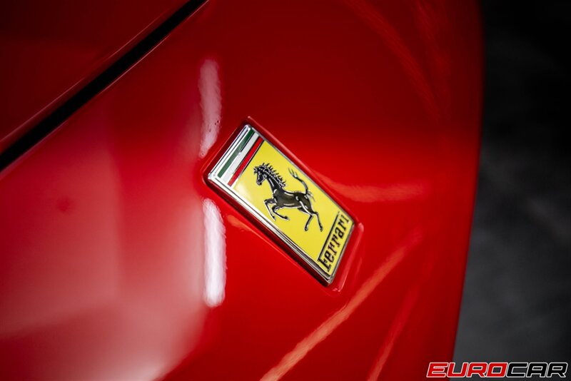 2021 Ferrari F8 photo