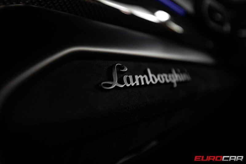 2023 Lamborghini Urus Performante photo