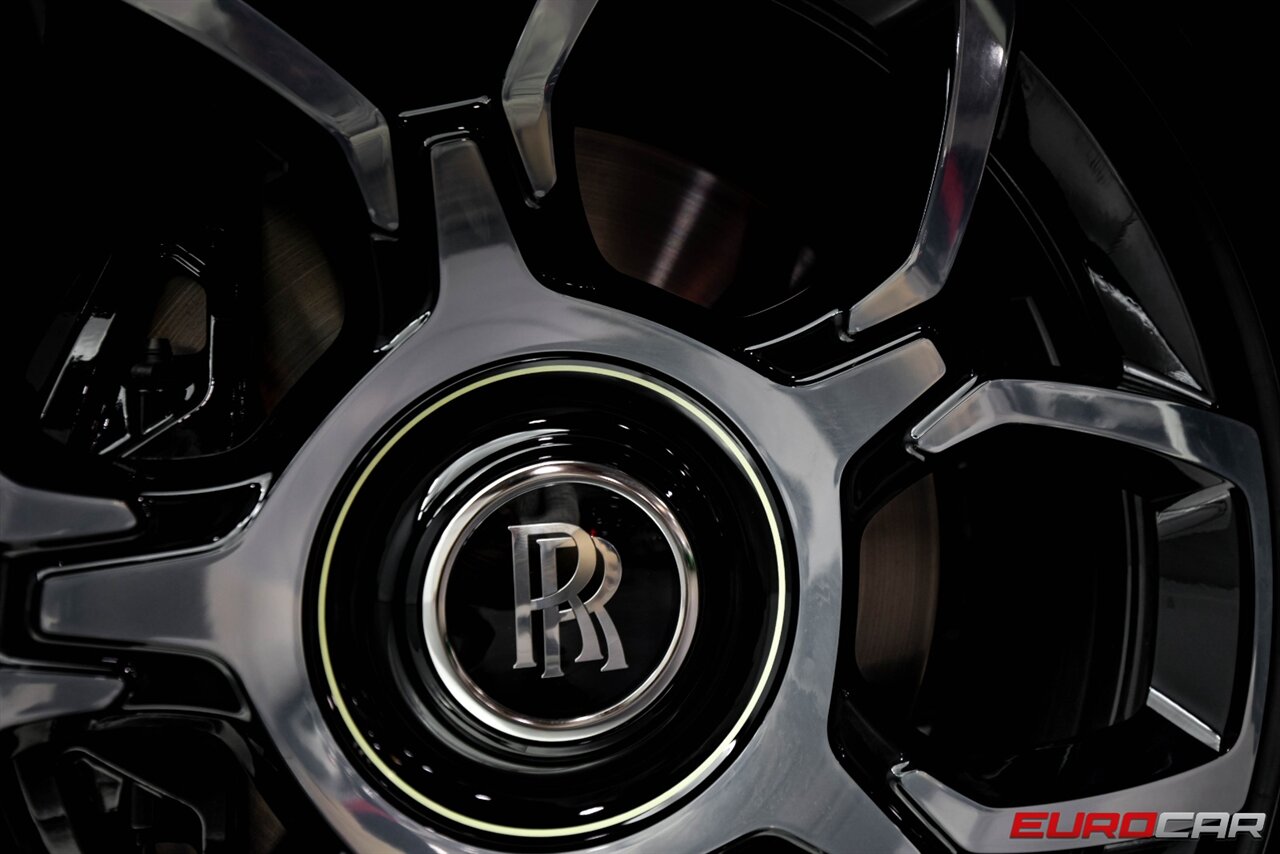 2022 Rolls-Royce Cullinan Black Badge  *STARLIGHT HEADLINER * SPECIAL ORDER INTERIOR* - Photo 32 - Costa Mesa, CA 92626