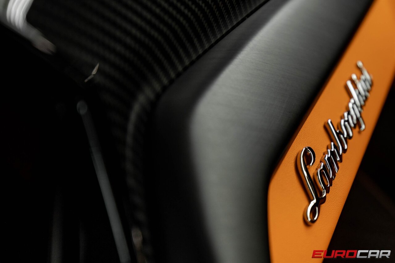 2022 Lamborghini Urus Pearl Capsule  *BIG INTERIOR CARBON FIBER PACKAGE * 23 " WHEELS * COMFORT SEAT PACKAGE* - Photo 16 - Costa Mesa, CA 92626