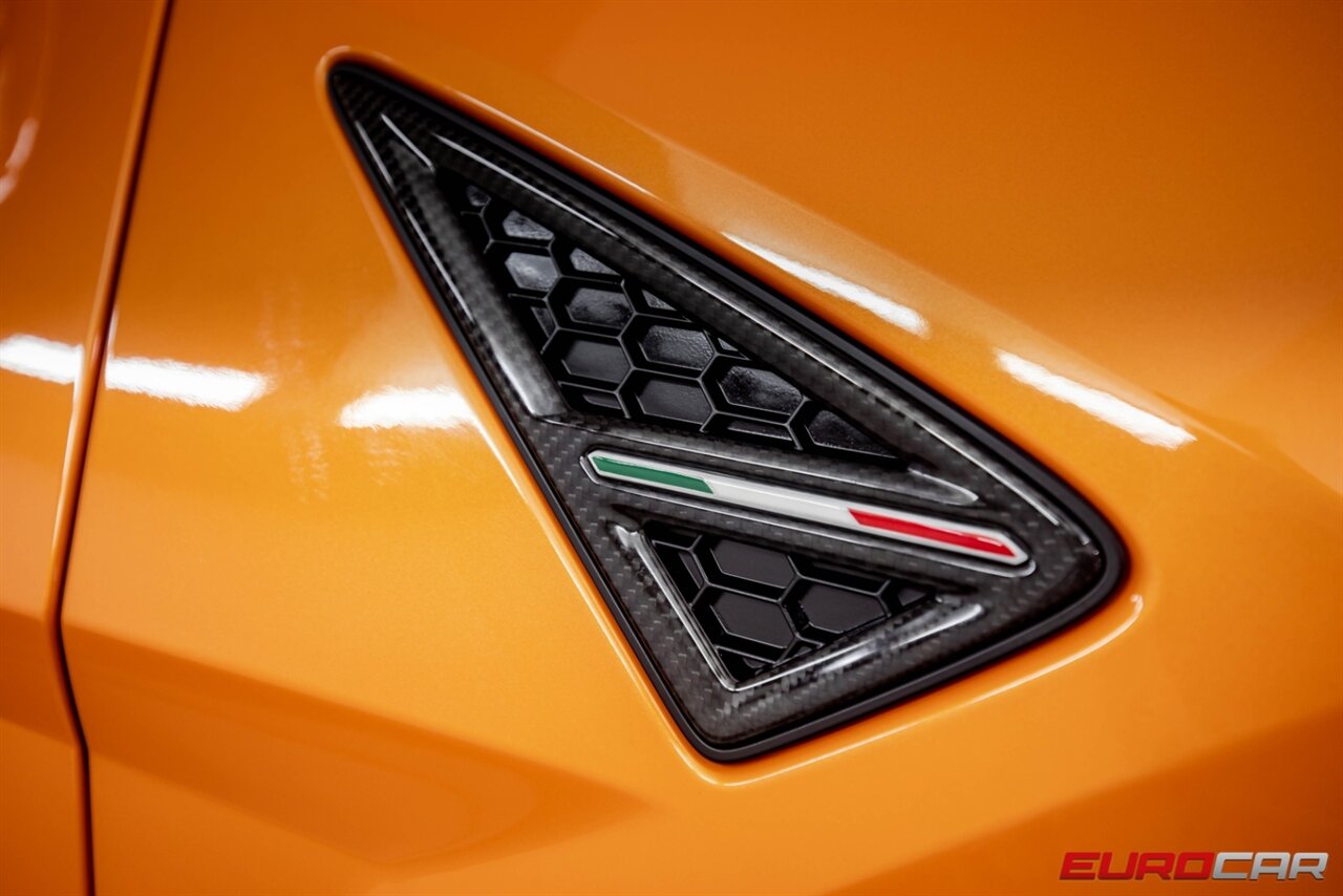 2022 Lamborghini Urus Pearl Capsule  *BIG INTERIOR CARBON FIBER PACKAGE * 23 " WHEELS * COMFORT SEAT PACKAGE* - Photo 22 - Costa Mesa, CA 92626