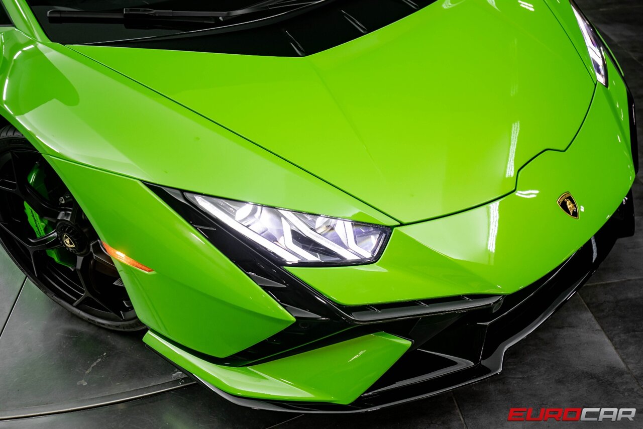 2023 Lamborghini Huracan Tecnica  *HIGH GLOSS STYLE PACKAGE * FRONT AXLE LIFT SYSTEM* - Photo 31 - Costa Mesa, CA 92626