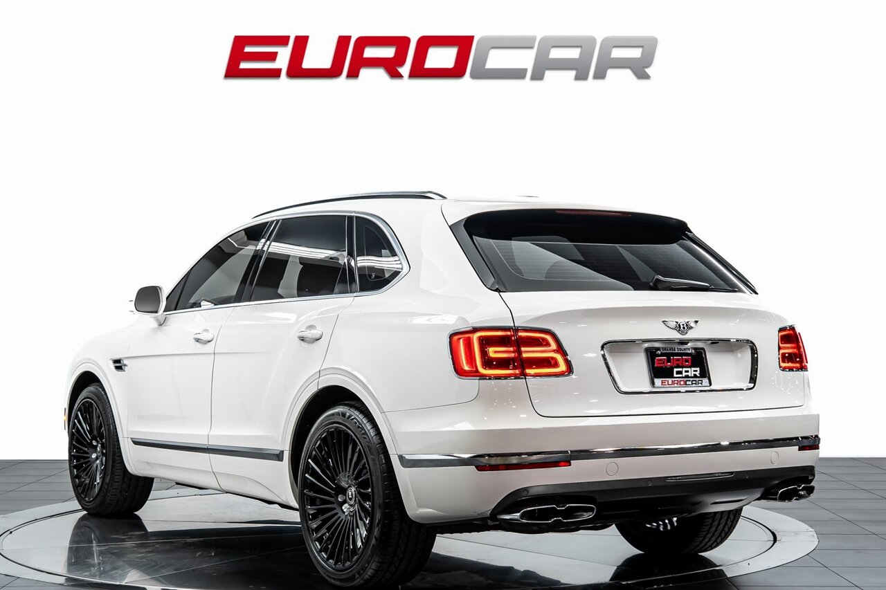 2019 Bentley Bentayga V8 *FRONT SEAT COMFORT SPEC * PANORAMIC ROOF* - Photo 3 - Costa Mesa, CA 92626