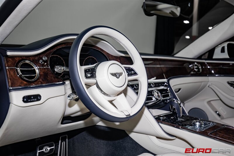 2023 Bentley Flying Spur Azure V8 photo