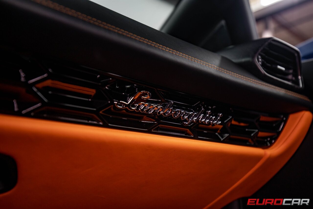 2020 Lamborghini Huracan EVO  *CARBON FIBER SEATS *  CARBON FIBER WING * FRONT AXLE LIFT SYSTEM* - Photo 18 - Costa Mesa, CA 92626
