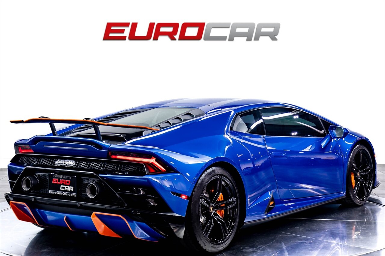 2020 Lamborghini Huracan EVO  *CARBON FIBER SEATS *  CARBON FIBER WING * FRONT AXLE LIFT SYSTEM* - Photo 5 - Costa Mesa, CA 92626