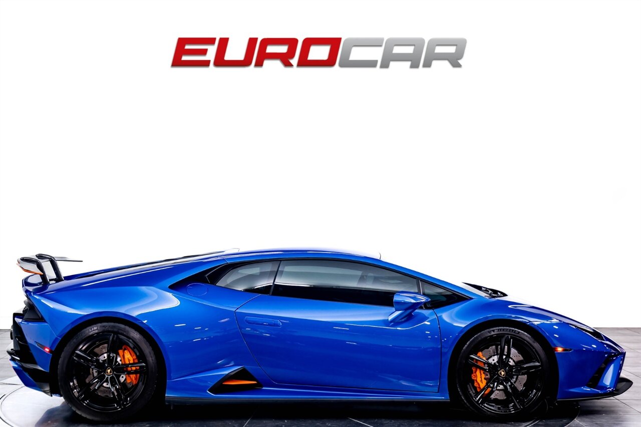 2020 Lamborghini Huracan EVO  *CARBON FIBER SEATS *  CARBON FIBER WING * FRONT AXLE LIFT SYSTEM* - Photo 6 - Costa Mesa, CA 92626