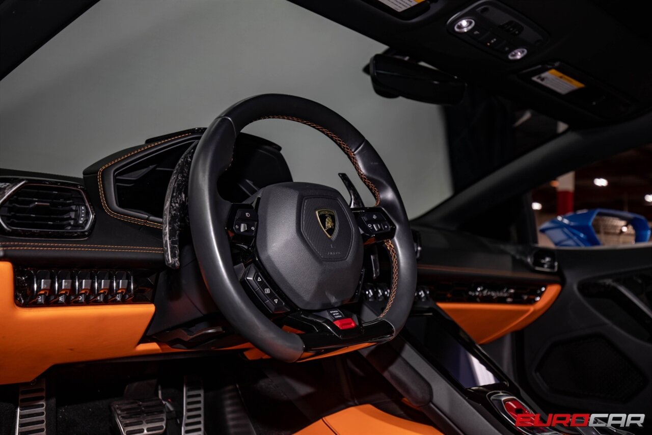 2020 Lamborghini Huracan EVO  *CARBON FIBER SEATS *  CARBON FIBER WING * FRONT AXLE LIFT SYSTEM* - Photo 10 - Costa Mesa, CA 92626
