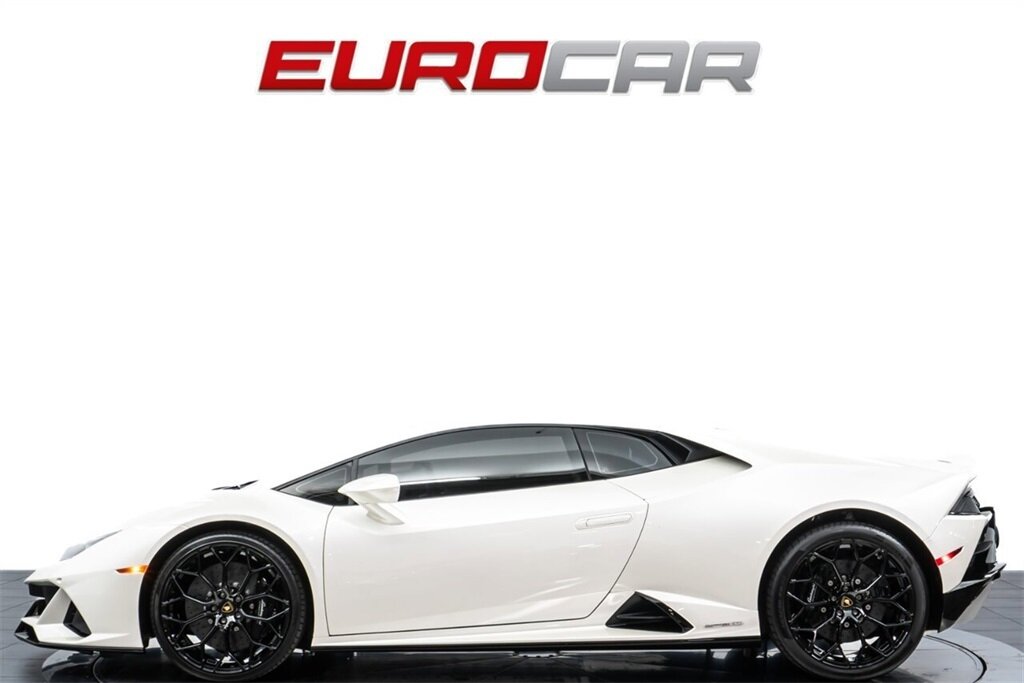 2022 Lamborghini Huracan EVO AWD *ONLY 1900 MILES * RARE AWD EVO* - Photo 2 - Costa Mesa, CA 92626