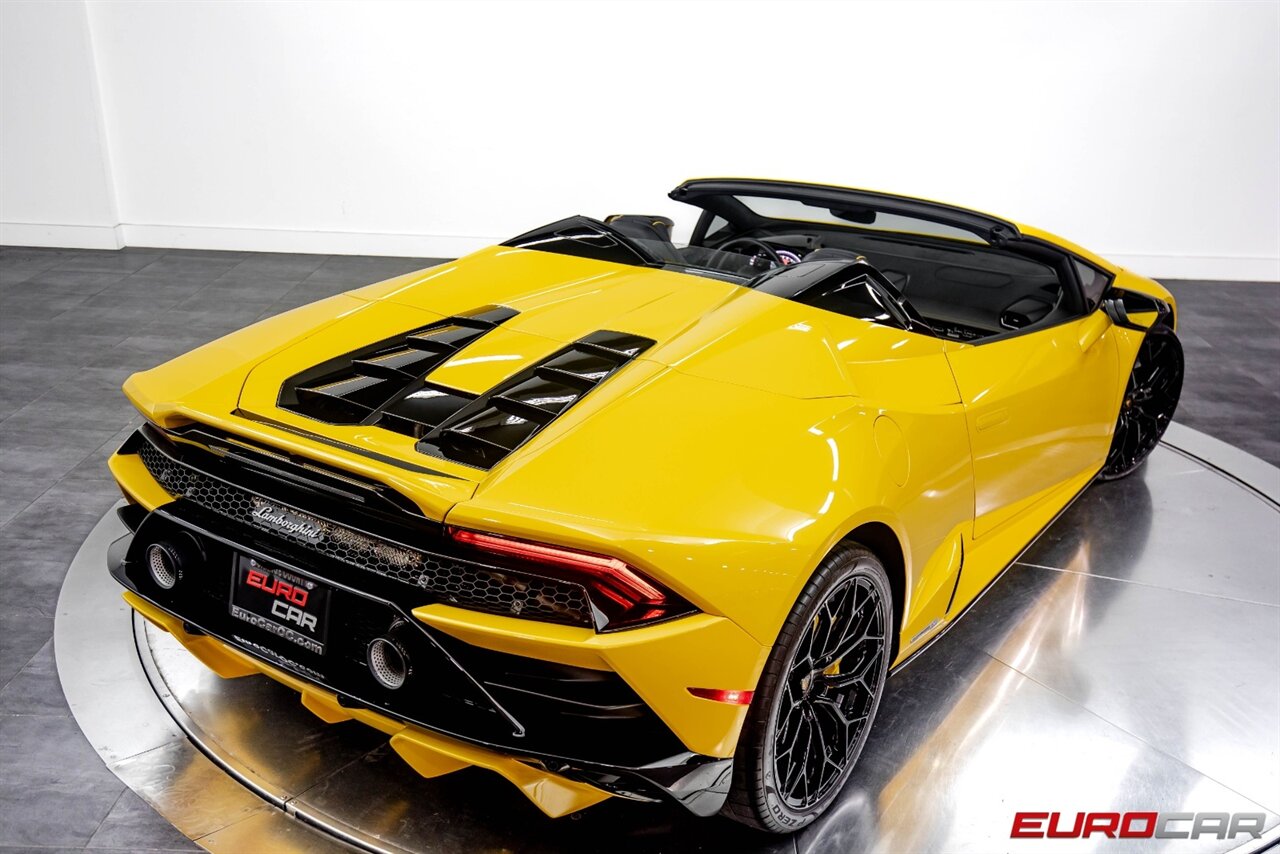 2021 Lamborghini Huracan EVO Spyder  *HIGH GLOSS STYLE PACKAGE * ONLY 1,000 PAMPERED MILES* - Photo 24 - Costa Mesa, CA 92626