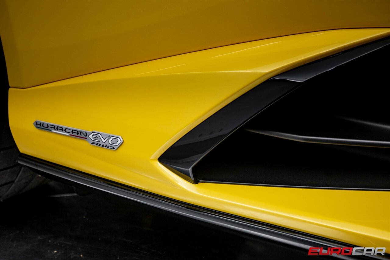 2021 Lamborghini Huracan EVO Spyder  HIGHLY OPTIONED!!! ONLY 1000 PAMPERED MILES - Photo 31 - Costa Mesa, CA 92626