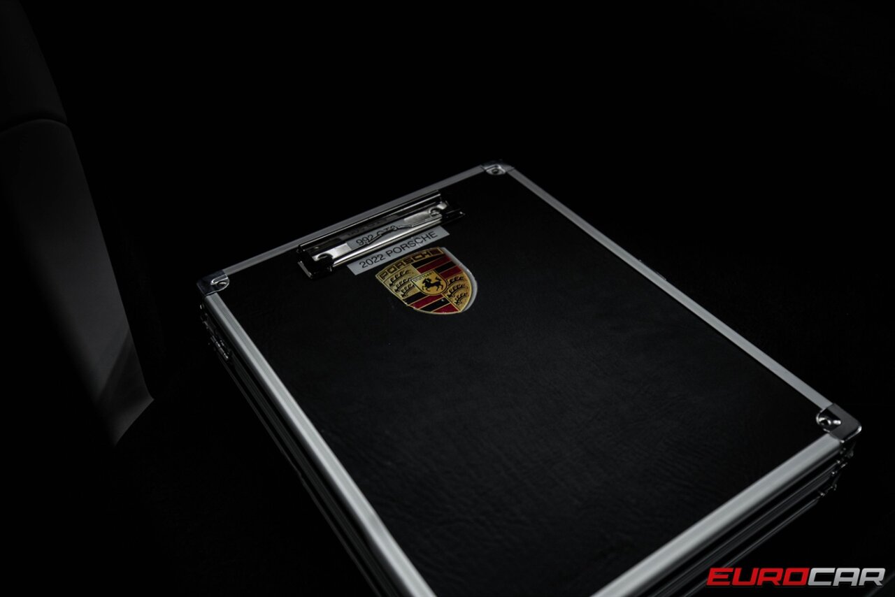2022 Porsche 911 GT3 Touring  *EXCLUSIVE MANUFAKTUR LEATHER INTERIOR * CERAMIC BRAKES * FRONT AXLE LIFT* - Photo 13 - Costa Mesa, CA 92626