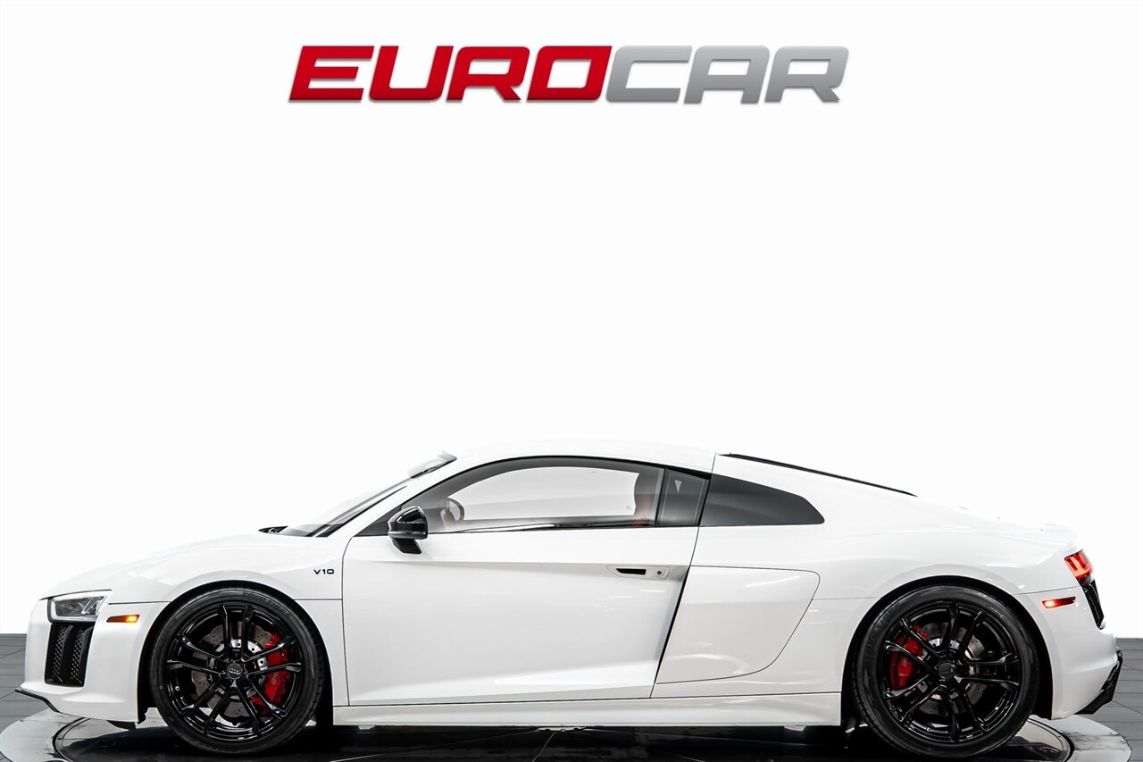 2018 Audi R8 5.2 *1 of 999 * CARBON FIBER REAR DIFFUSER* *1 of 999 * CARBON FIBER REAR DIFFUSER* - Photo 2 - Costa Mesa, CA 92626