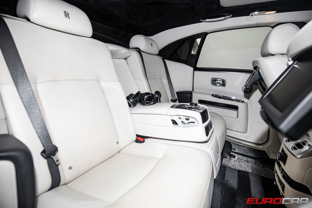 2012 Rolls-Royce Ghost  *IMMACULATE CONDITION * SERVICED* - Photo 17 - Costa Mesa, CA 92626