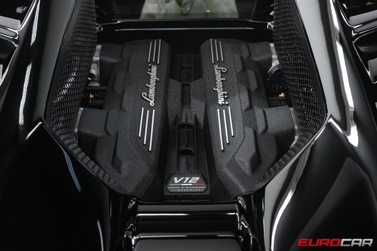 2024 Lamborghini Revuelto  *STYLE PACKAGE * PASSENGER DISPLAY* - Photo 20 - Costa Mesa, CA 92626