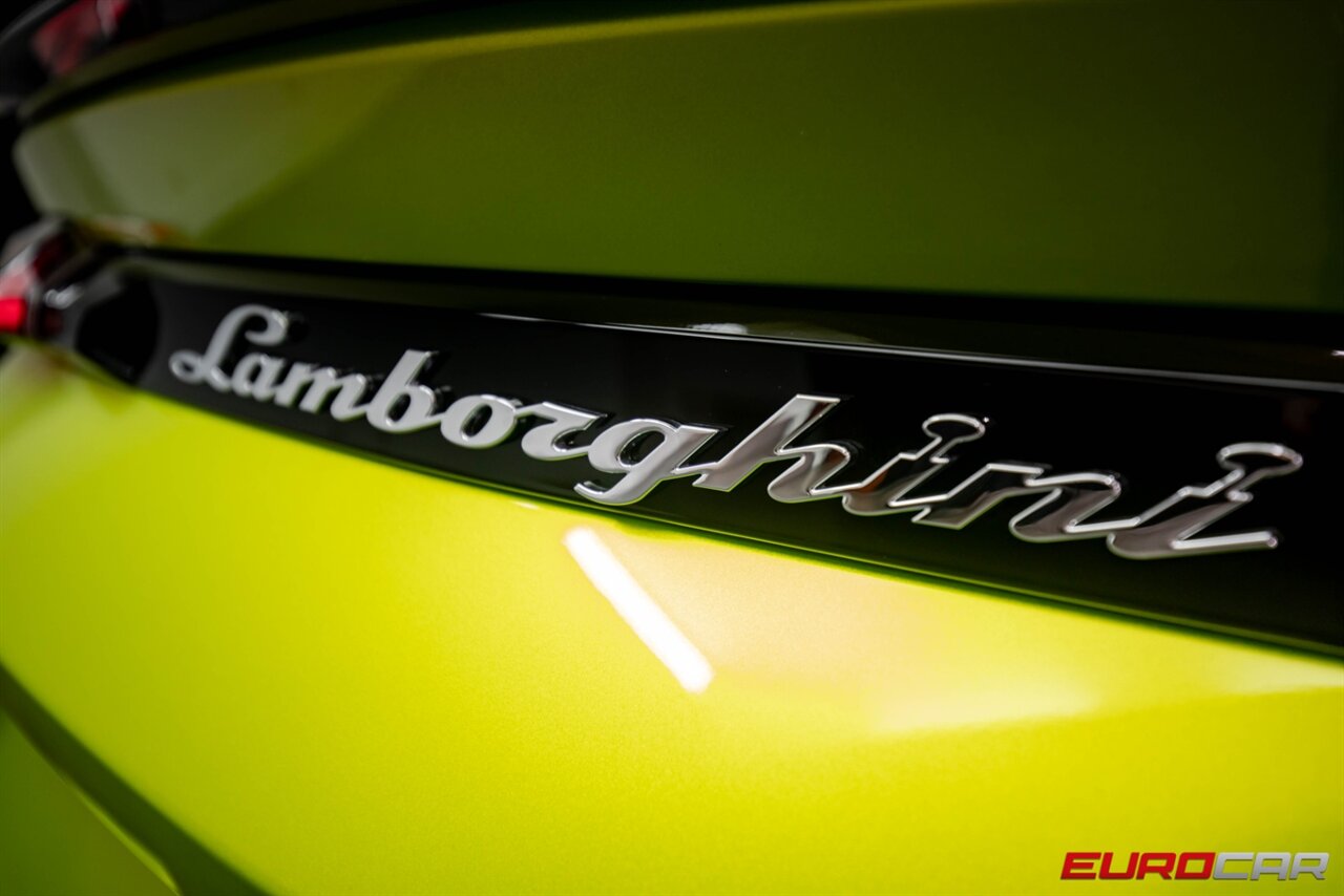 2023 Lamborghini Urus Performante  *BIG INTERIOR CARBON PACKAGE * ECLETTICA FACTORY PAINT* - Photo 23 - Costa Mesa, CA 92626