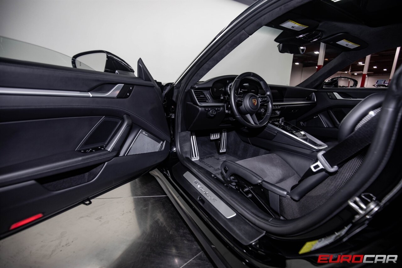 2022 Porsche 911 TURBO S  *LIGHTWEIGHT PACKAGE * CARBON BUCKET SEATS * LIFT SYSTEM* - Photo 9 - Costa Mesa, CA 92626