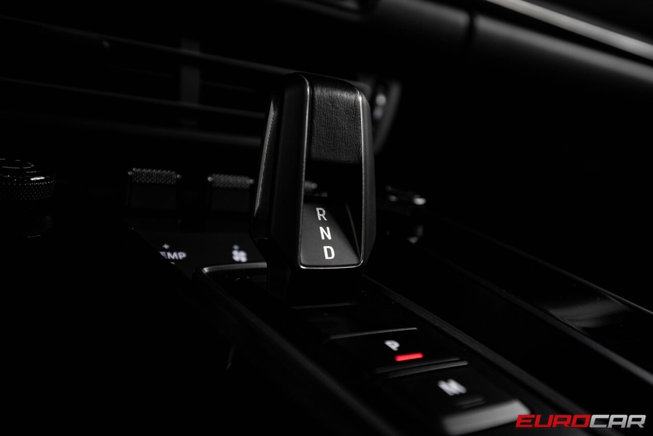 2022 Porsche 911 TURBO S  *LIGHTWEIGHT PACKAGE * CARBON BUCKET SEATS * LIFT SYSTEM* - Photo 14 - Costa Mesa, CA 92626
