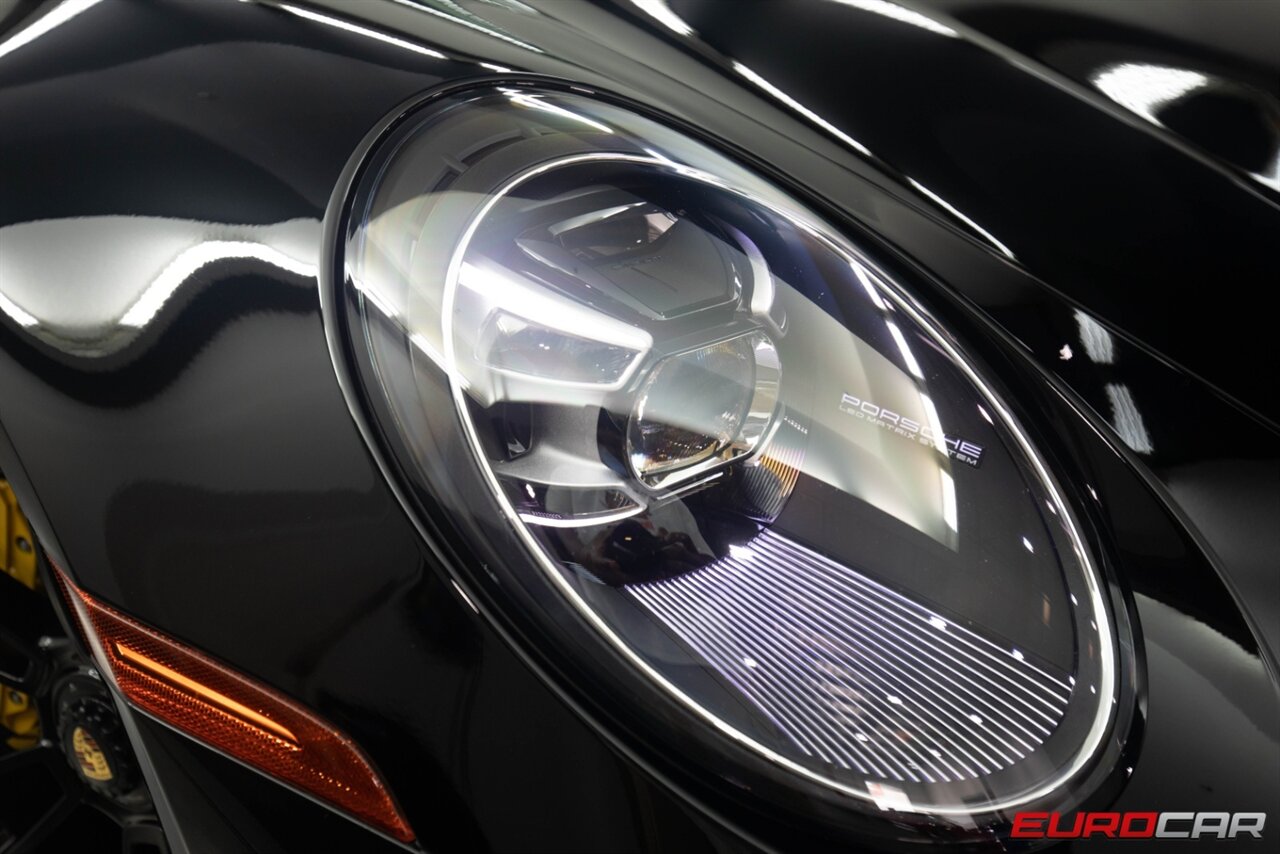2022 Porsche 911 TURBO S  *LIGHTWEIGHT PACKAGE * CARBON BUCKET SEATS * LIFT SYSTEM* - Photo 27 - Costa Mesa, CA 92626