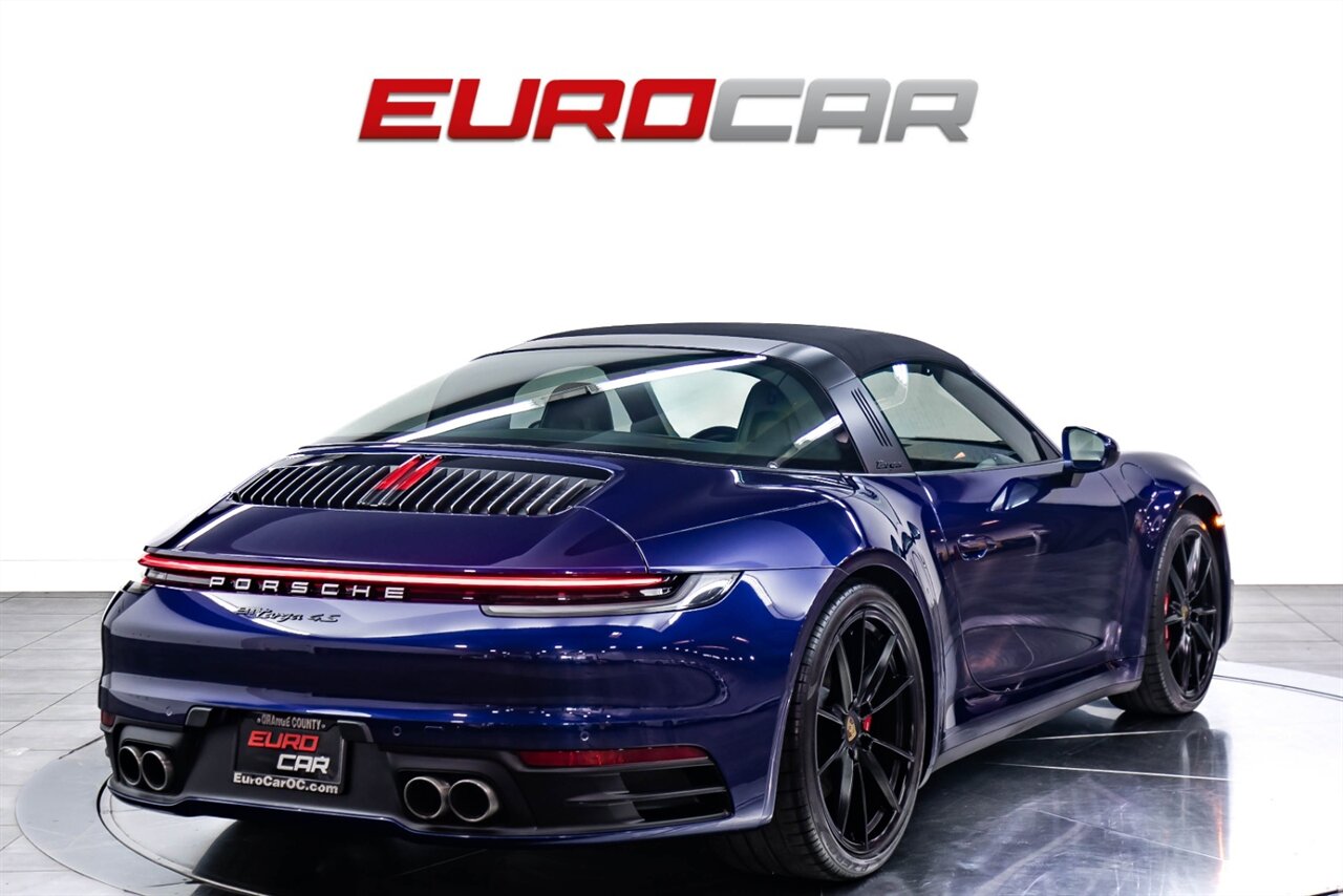 2021 Porsche 911 Targa 4S  *18-WAY SPORT SEATS * IMMACULATE CONDITION* - Photo 14 - Costa Mesa, CA 92626