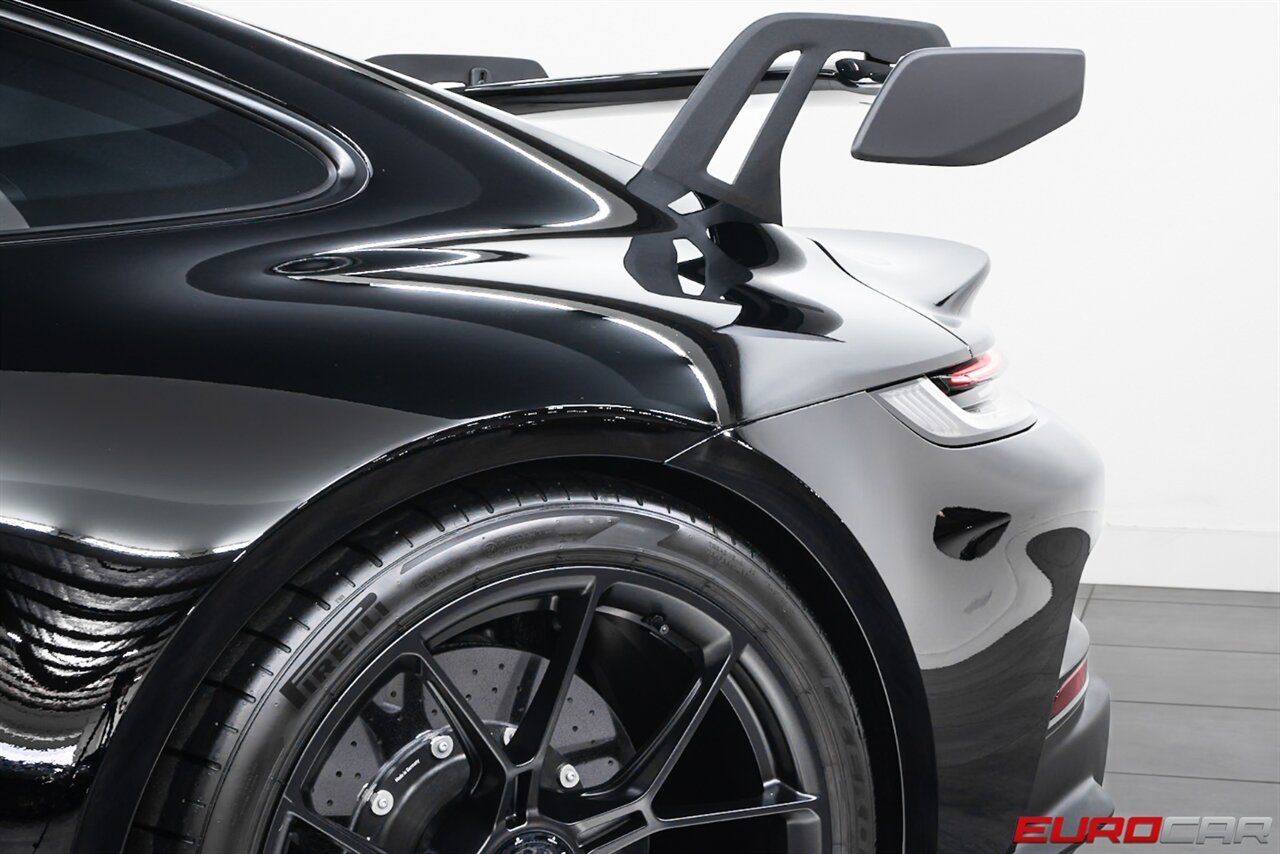 2023 Porsche 911 GT3  *MANUAL * CARBON ROOF * CERAMIC BRAKES* - Photo 11 - Costa Mesa, CA 92626