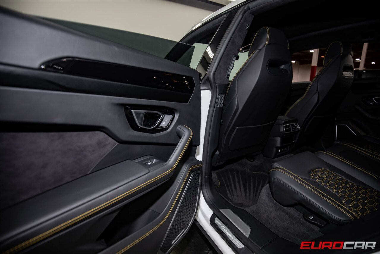 2021 Lamborghini Urus  *HIGH GLOSS STYLE PACKAGE * COMFORT SEAT PACKAGE* - Photo 14 - Costa Mesa, CA 92626