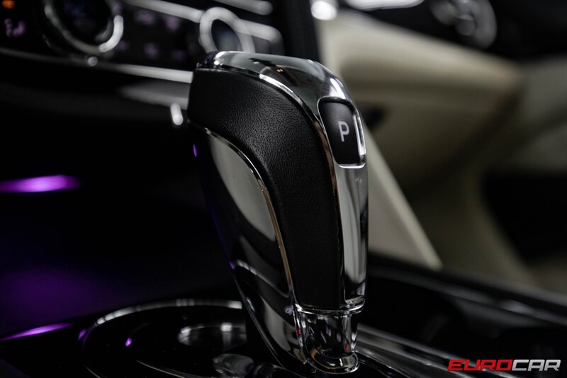 2018 Bentley Bentayga W12 Signature Editio photo
