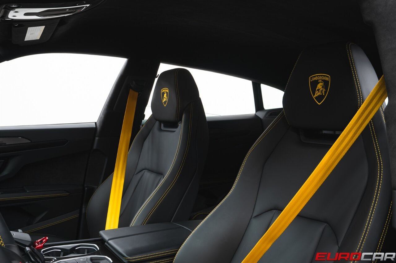 2023 Lamborghini Urus S  *CARBON FIBER INTERIOR * BODY COLOR STYLING PACKAGE* - Photo 18 - Costa Mesa, CA 92626