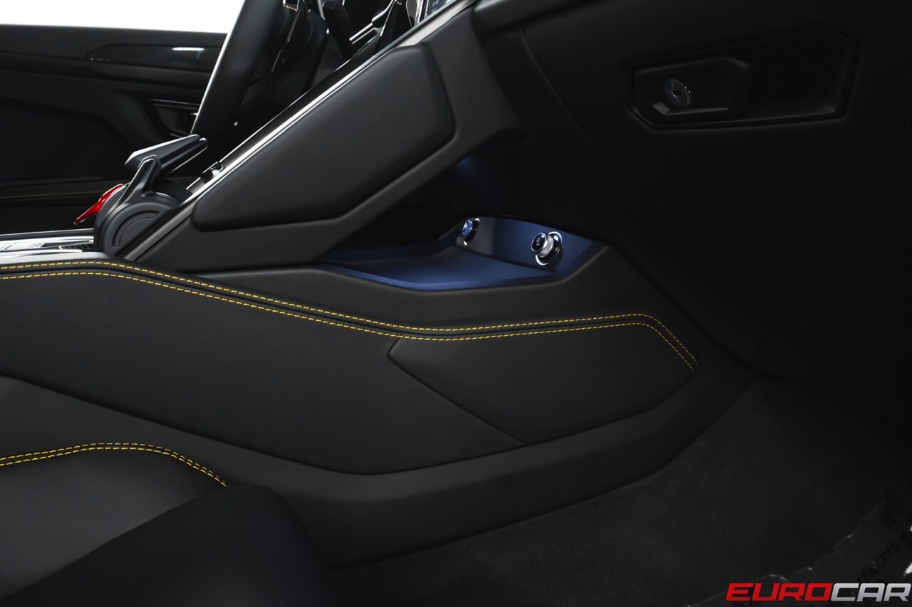 2023 Lamborghini Urus S  *CARBON FIBER INTERIOR * BODY COLOR STYLING PACKAGE* - Photo 29 - Costa Mesa, CA 92626