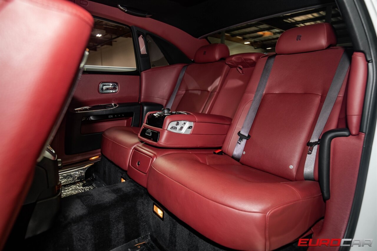 2012 Rolls-Royce Ghost EWB  *EXTENDED WHEELBASE * REAR ENTERTAINMENT* - Photo 16 - Costa Mesa, CA 92626